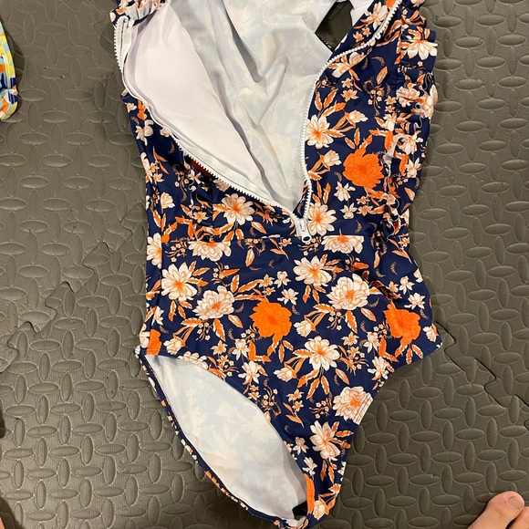 One piece bathing- really original - Picture 6 of 7